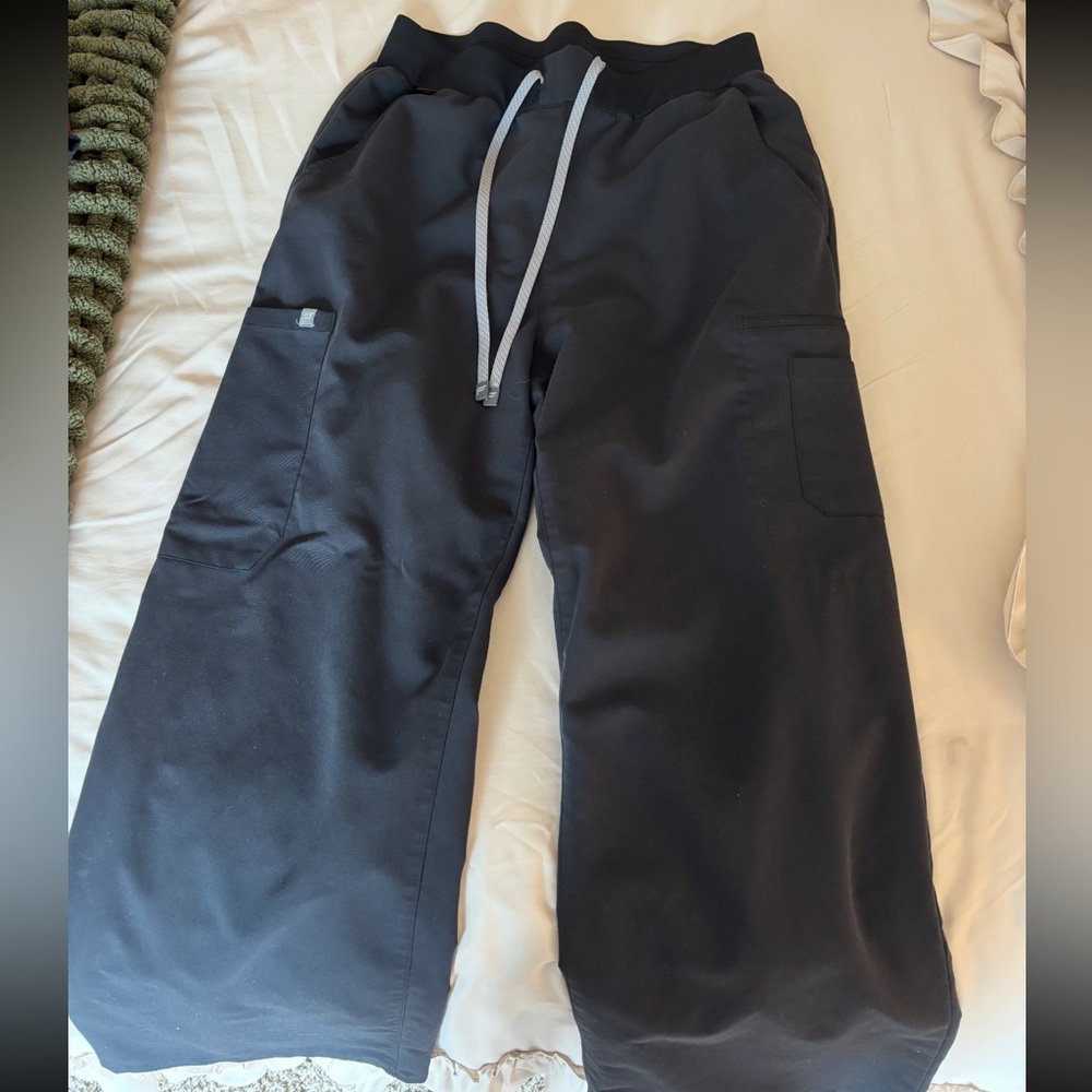 Women’s fabletics scrub pants size large